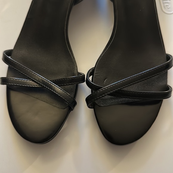 Burberry sandals size 6 - Picture 3 of 11